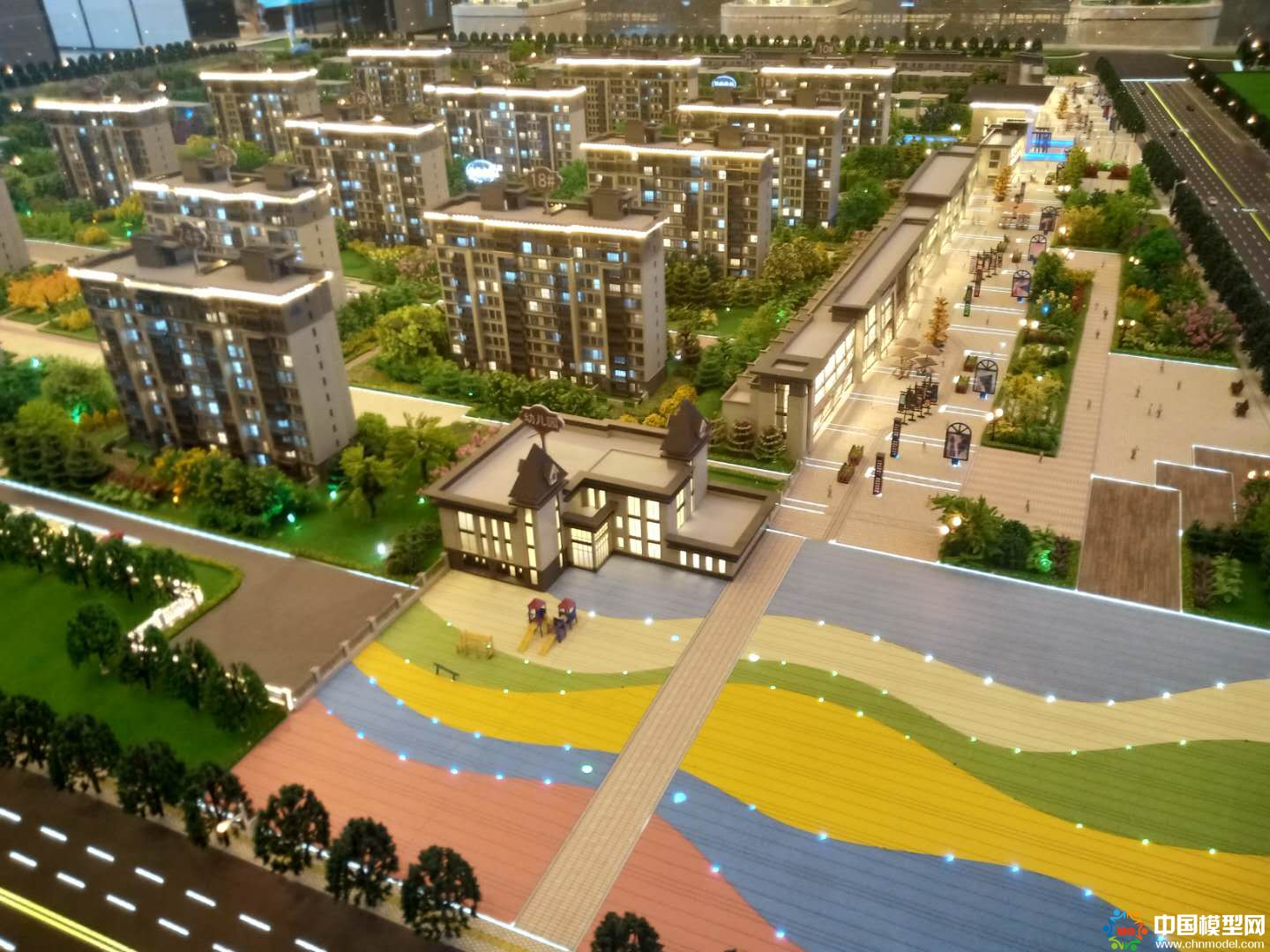 樓盤沙盤模型制作、別墅沙盤模型制作、城市規(guī)劃沙盤制作、建筑模型設(shè)計制作、工業(yè)模型設(shè)計制作、數(shù)字多媒體沙盤制作
